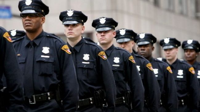 Парни на роль американских полицейских. Видео-стоки, оплата, онлайн отбор