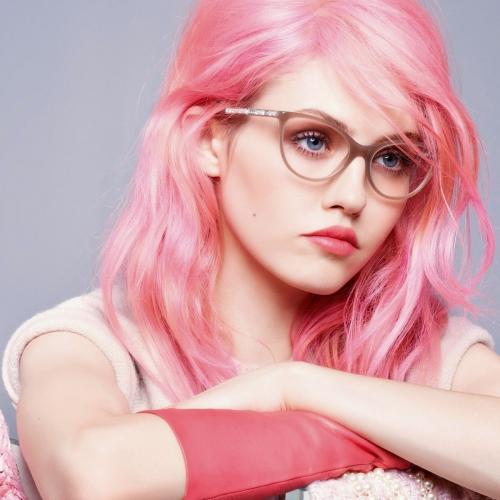 Для съемки рекламы ищем девушку с розовыми волосами