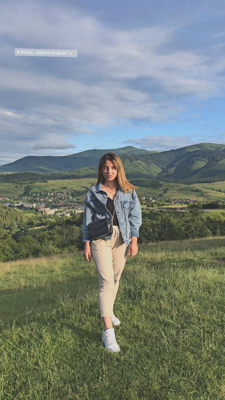 Yulia Revolutioon