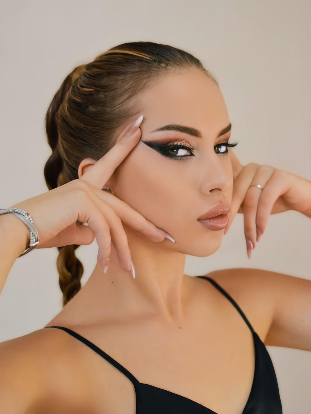 Александра Левина